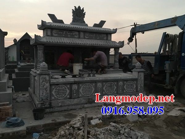 Mẫu mộ đôi gia đình hai mái bằng đá thi công lắp đặt bán tại Gia Lai