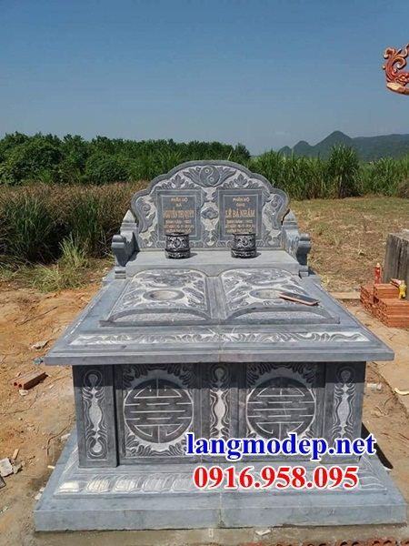 Mẫu mộ đôi gia đình không mái bằng đá cất để tro cốt hỏa táng tại Hậu Giang