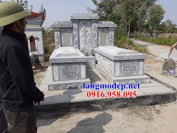 Mẫu mộ đôi gia đình không mái bằng đá thiết kế đẹp tại Hậu Giang