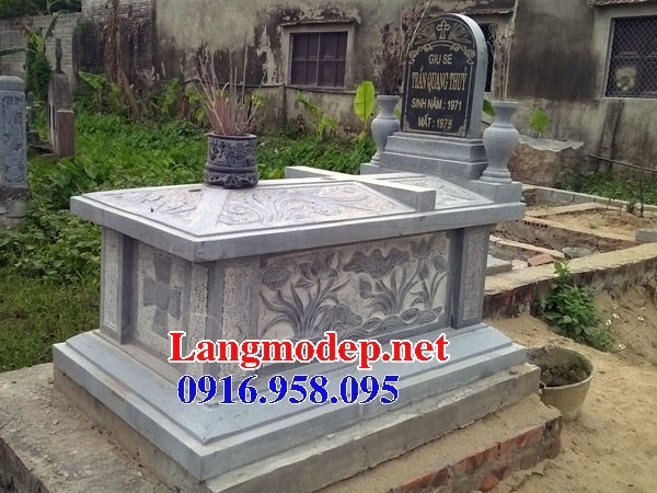 Kiểu mộ đá người theo đạo bán tại Tiền Giang