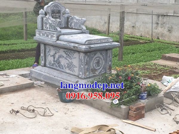 Lăng mộ tam cấp đơn giản bằng đá xanh chạm khắc hoa văn tinh xảo bán tại Quảng Nam