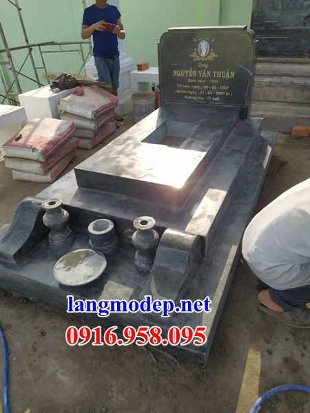 Mẫu mộ hậu bành tam cấp bằng đá hoa cương nguyên khối tại Tây Ninh