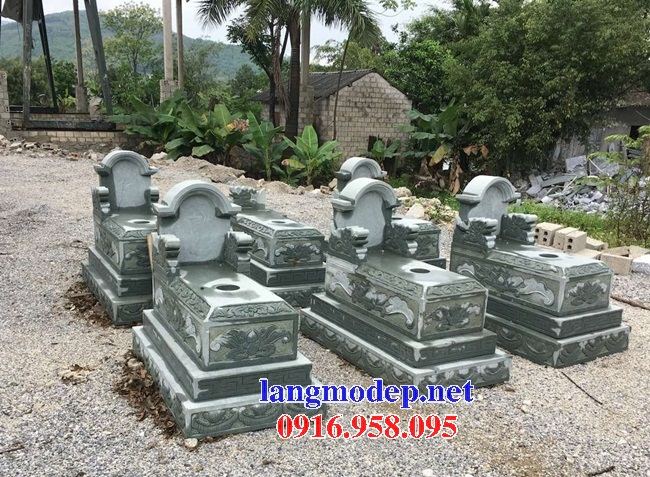 Mẫu mộ đơn giản khu nghĩa trang gia đình dòng họ bằng đá xanh rêu tự nhiên tại Sài Gòn