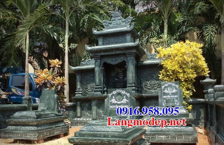 Lăng thờ chung bằng đá xanh rêu thiết kế hiện đại đẹp tại Long An