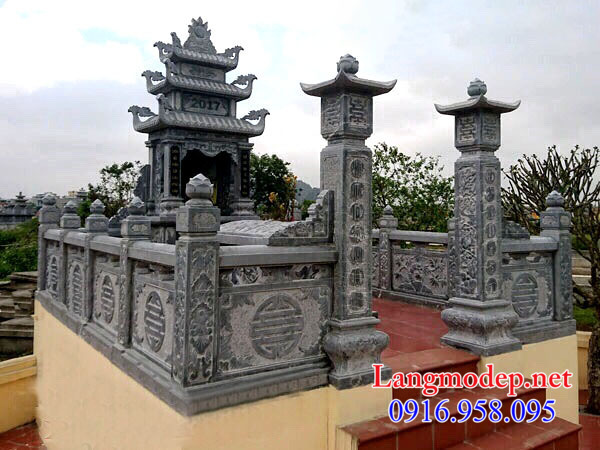 Hàng rào đá khu lăng mộ tại Bình Định