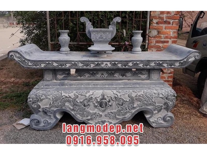 Bàn lễ có vai trò quan trọng trong văn hóa và tín ngưỡng tâm linh của người Việt