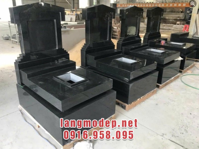 Mộ đá granite vuông có thiết kế đơn giản, nhỏ gọn, mang đậm phong cách thiết kế châu Âu