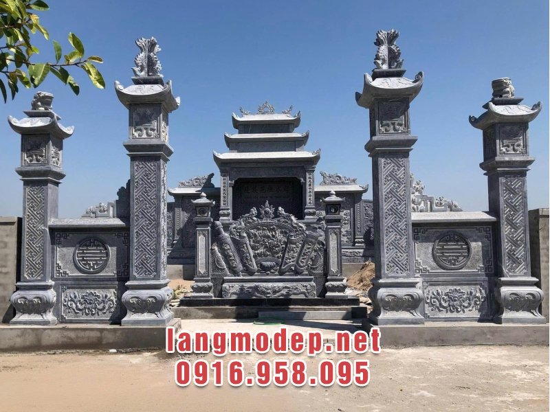 Cổng đá khu lăng mộ – Mẫu cổng đá tứ trụ bền đẹp, ý nghĩa năm 2025