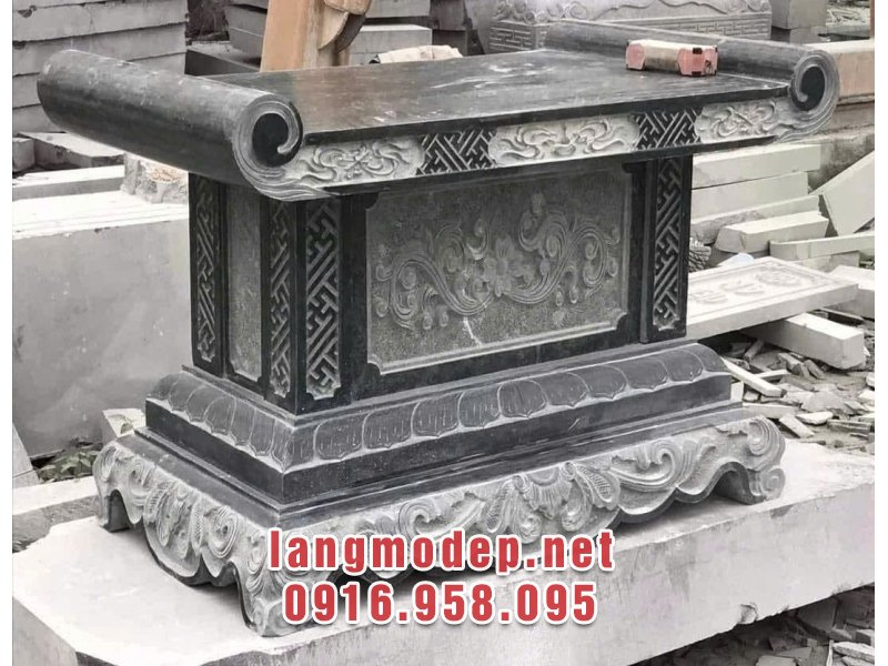 Bàn lễ đá xanh đen nguyên khối tinh tế, sang trọng, bền đẹp năm 2025