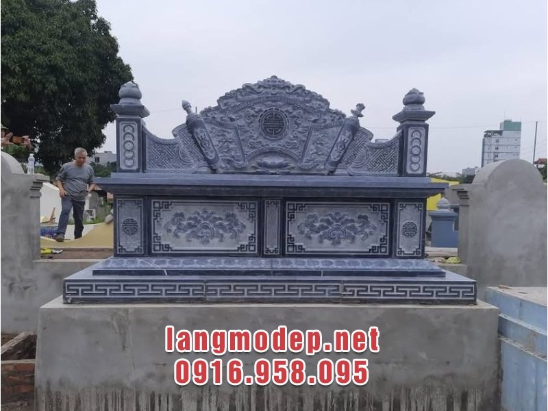 Mộ tổ bằng đá xanh đen bền đẹp vĩnh cửu với thời gian và mang đậm giá trị tâm linh, phong thuỷ cao quý