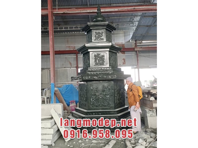 Mẫu mộ tháp đá xanh rêu chạm Tứ quý tinh tế, sang trọng, ý nghĩa năm 2025