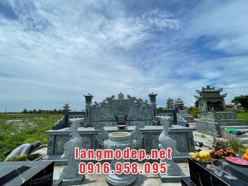 Mộ tổ, lăng mộ tổ bằng đá là hạng mục đặc biệt quan trọng trong khu lăng mộ gia đình, dòng họ