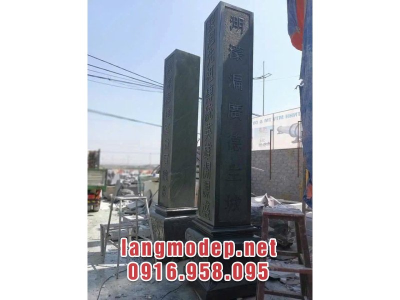 Mẫu cột đá vuông xanh rêu đơn giản, chắc chắn, bền đẹp năm 2025