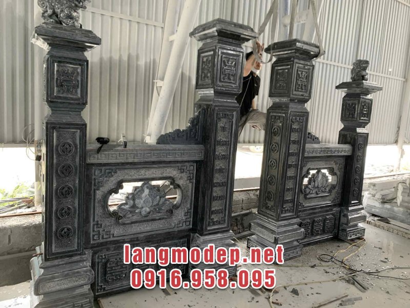 Cổng tứ trụ đá nhà thờ họ mang ý nghĩa trấn giữ, bảo vệ sự bình yên và tôn nghiêm cho không gian tâm linh