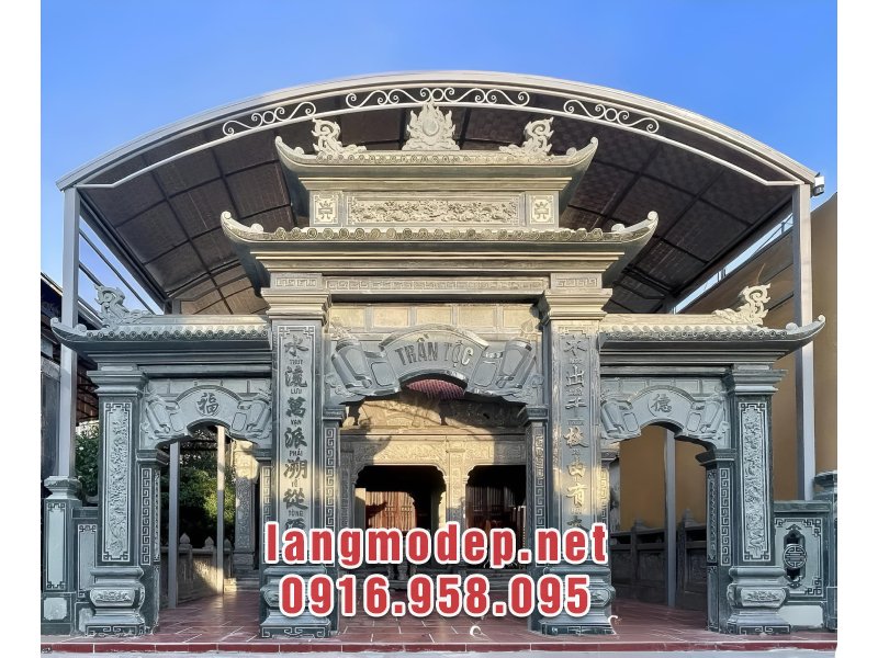 Cổng tam quan đá nhà thờ họ uy nghi, trang nghiêm, cổ kính năm 2026