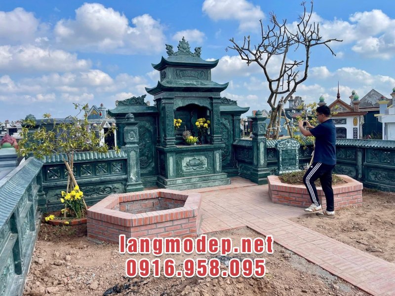 Khu lăng mộ làm từ đá xanh Ấn Độ không chỉ bền vững, trường tồn với thời gian mà còn mang lại sự sang trọng, hiện đại cho không gian tâm linh