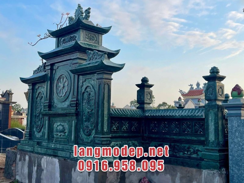 Mẫu lăng mộ đá xanh Ấn Độ được trang trí, chạm khắc hoa văn hoạ tiết vô cùng tinh xảo, sắc nét, nổi bật và mang nhiều ý nghĩa tâm linh, phong thuỷ tốt lành