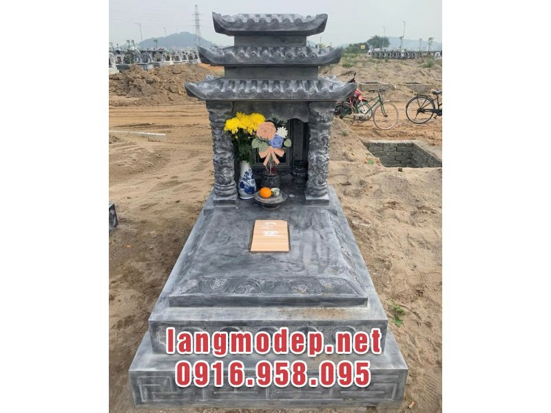 Phần 3 mái che tác dụng ngăn nước mưa, nắng hắt trực tiếp vào bát hương và bia khắc thông tin người đã khuất, giữ cho khu vực tâm linh luôn sạch sẽ
