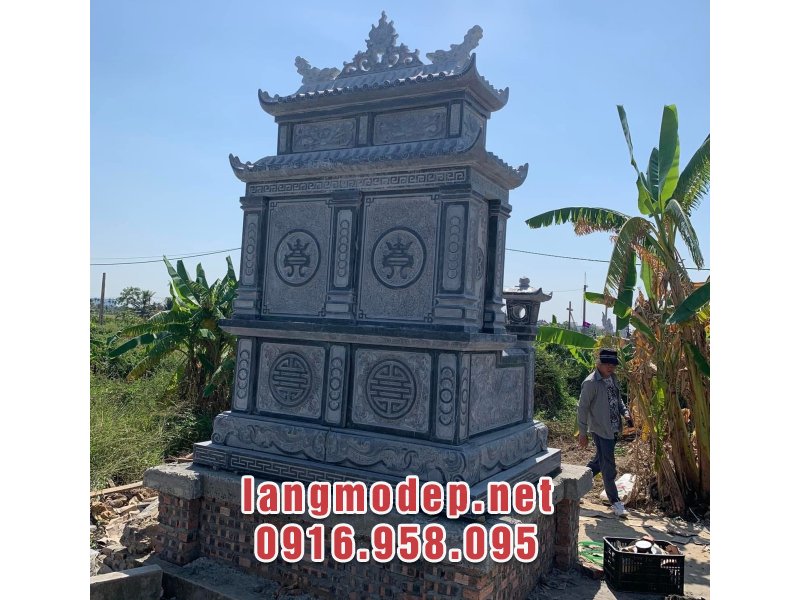 Các hoa văn, hoạ tiết trang trí trên mộ được chạm khắc vô cùng tinh xảo, tỉ mỉ, mang đậm ý nghĩa tâm linh, phong thuỷ tốt lành