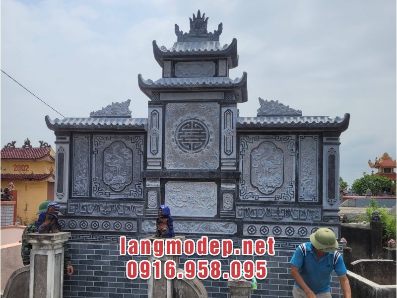 Các hoa văn hoạ tiết trên khu lăng mộ được chạm khắc vô cùng tinh xảo, tỉ mỉ và mang nhiều ý nghĩa tâm linh, phong thuỷ tốt lành